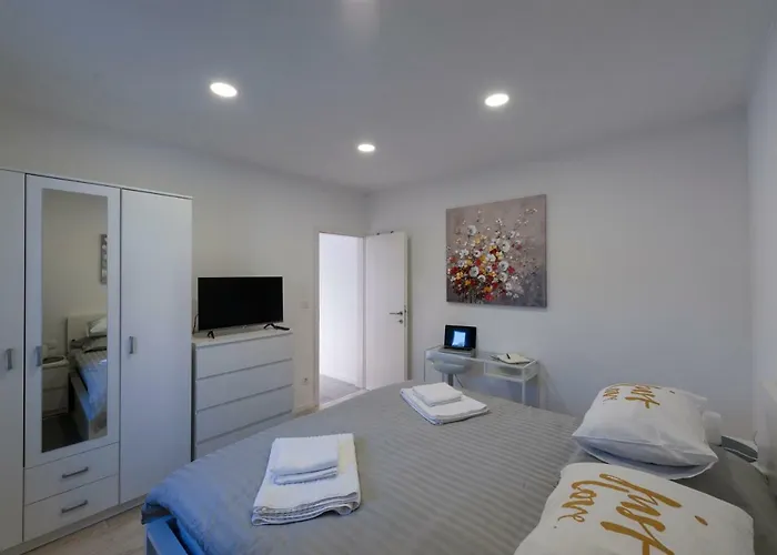 Ips Apartment With Free Parking Apartment