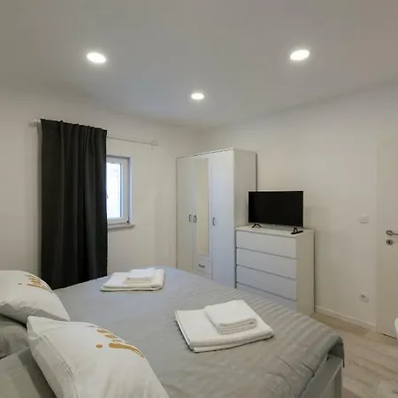 Apartment I.p.s. *