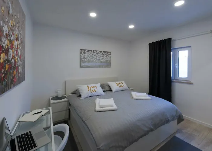 Ips Apartment With Free Parking Appartamento