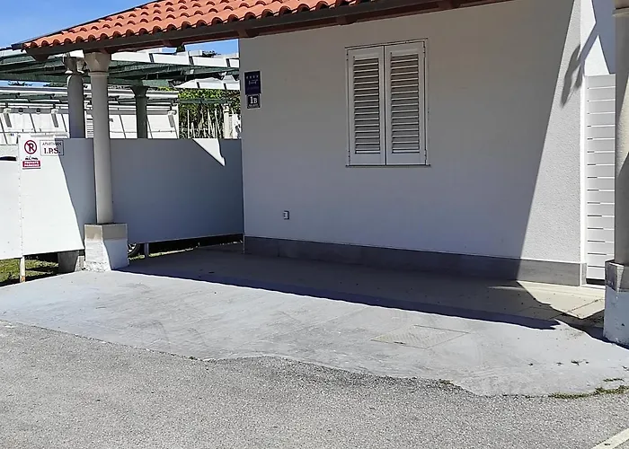 Ips Apartment With Free Parking Apartment